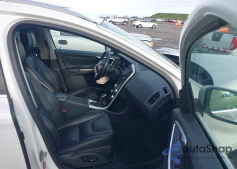 2015 Volvo Xc60 T6 Platinum from USA, damaged, VIN YV4902RM2F2666733